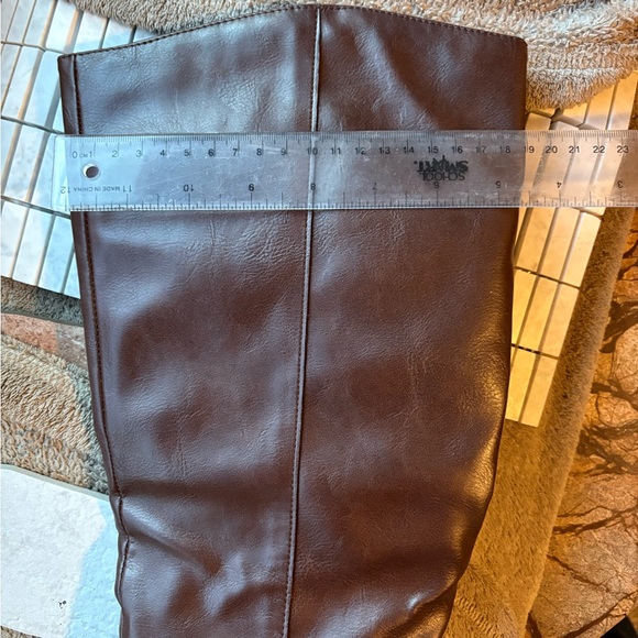 Tall brown boots - Picture 5 of 5